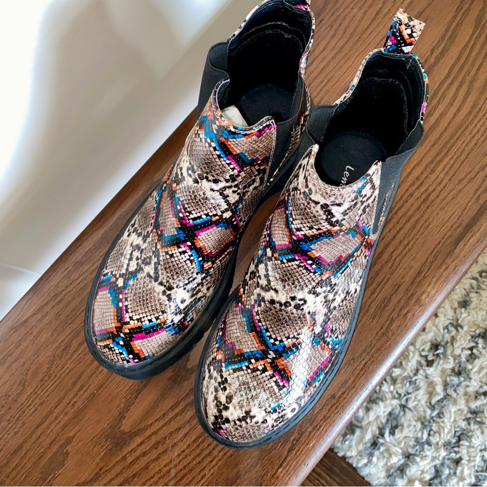 NWOT Women's Platform Chelsea Booties Colorful Snakeskin Waterproof Size 9 - Picture 5 of 9